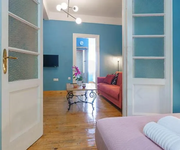 Luxury Art Deco 1-bed In Appartement *