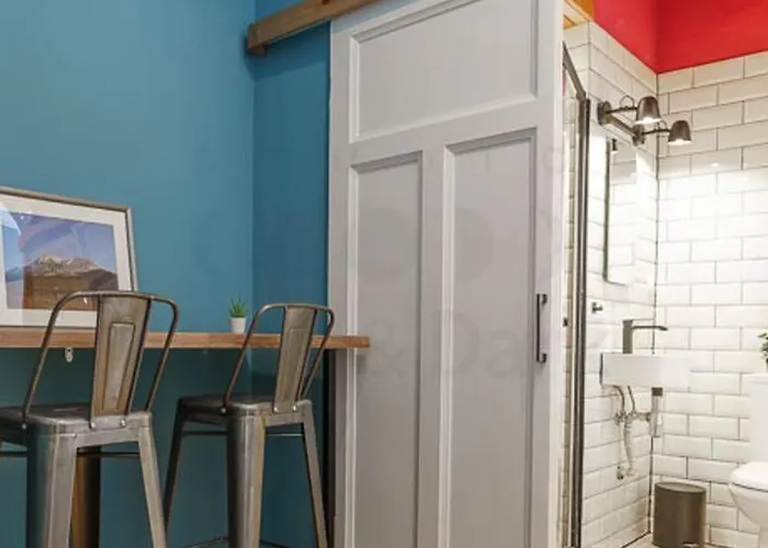 Luxury Art Deco 1-bed In Saloniki